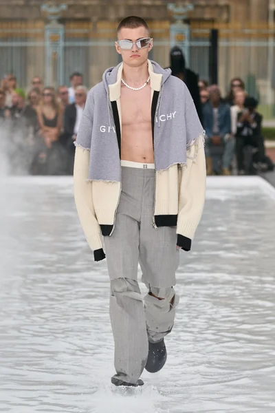Look 43